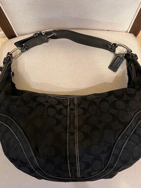 Coach signature C vintage hobo bag medium size